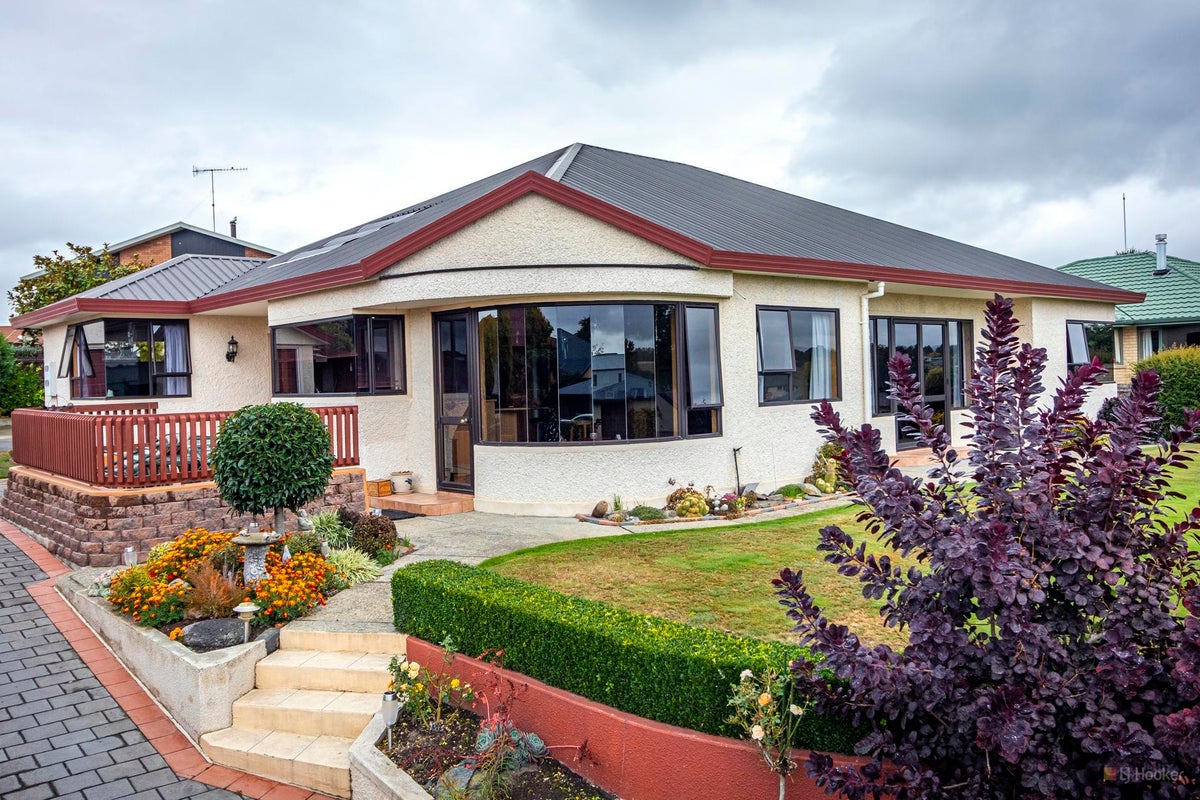 71 Temple Crescent, Gleniti, Timaru - Carousel 1
