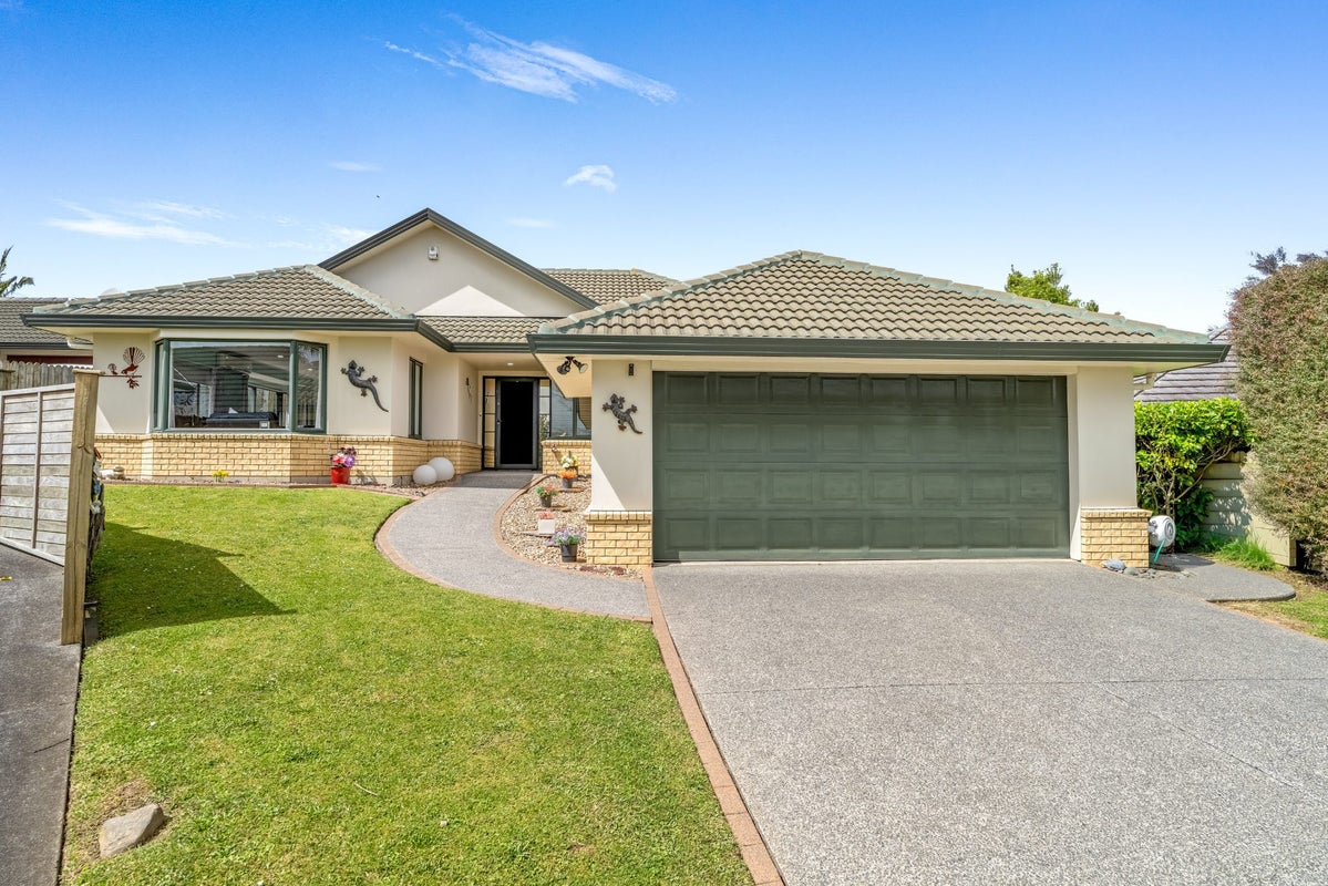 10 Isaac Place, East Tamaki Heights, Manukau City, Auckland - Carousel 1