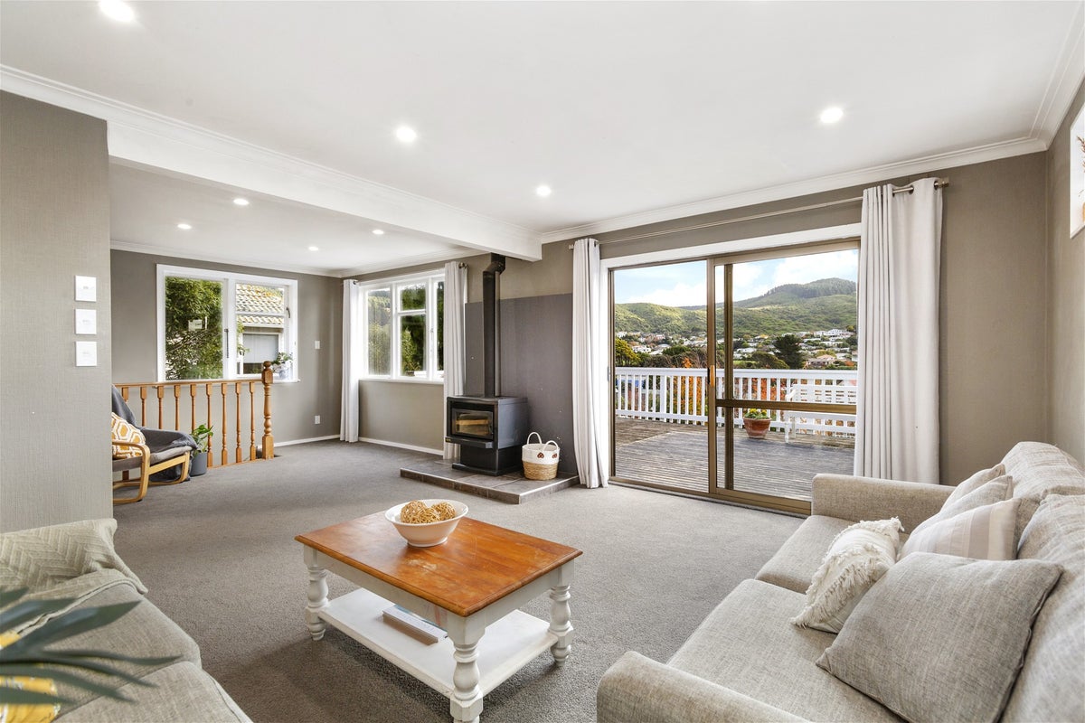 40 Taylor Terrace, Tawa, Wellington - Carousel 2