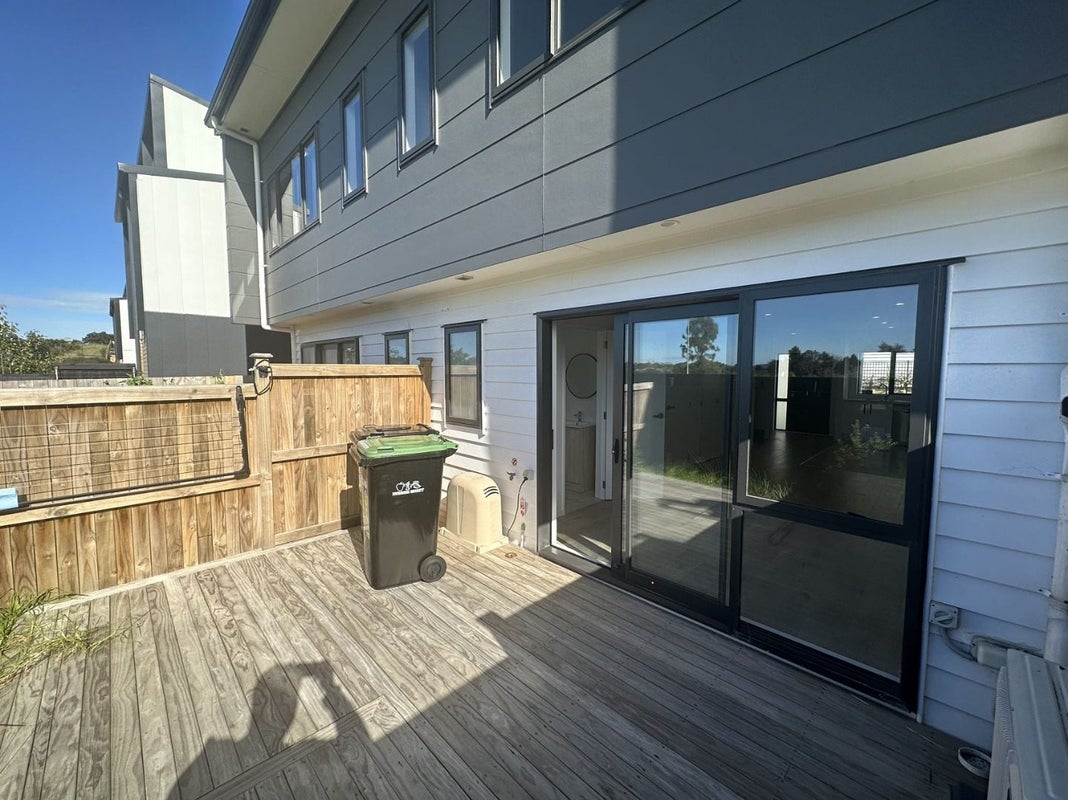 23 Dotterel Place, Westgate, Auckland - Carousel 8