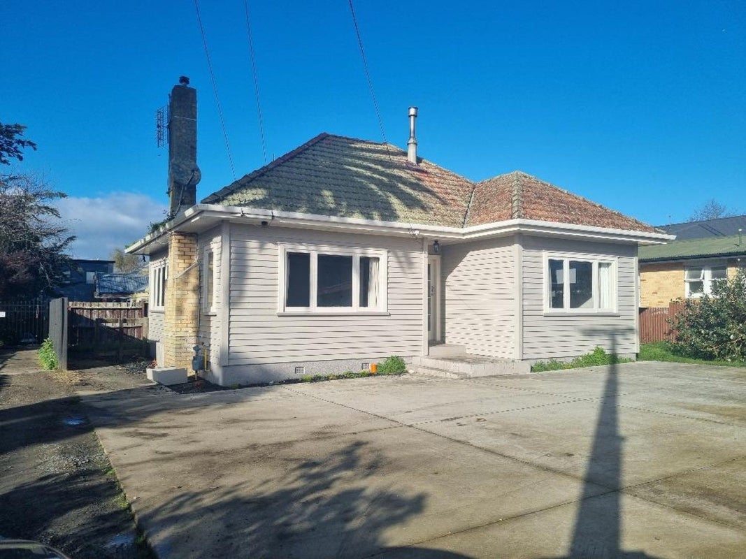 84B Clyde Street, Hamilton East, Hamilton - Carousel 1