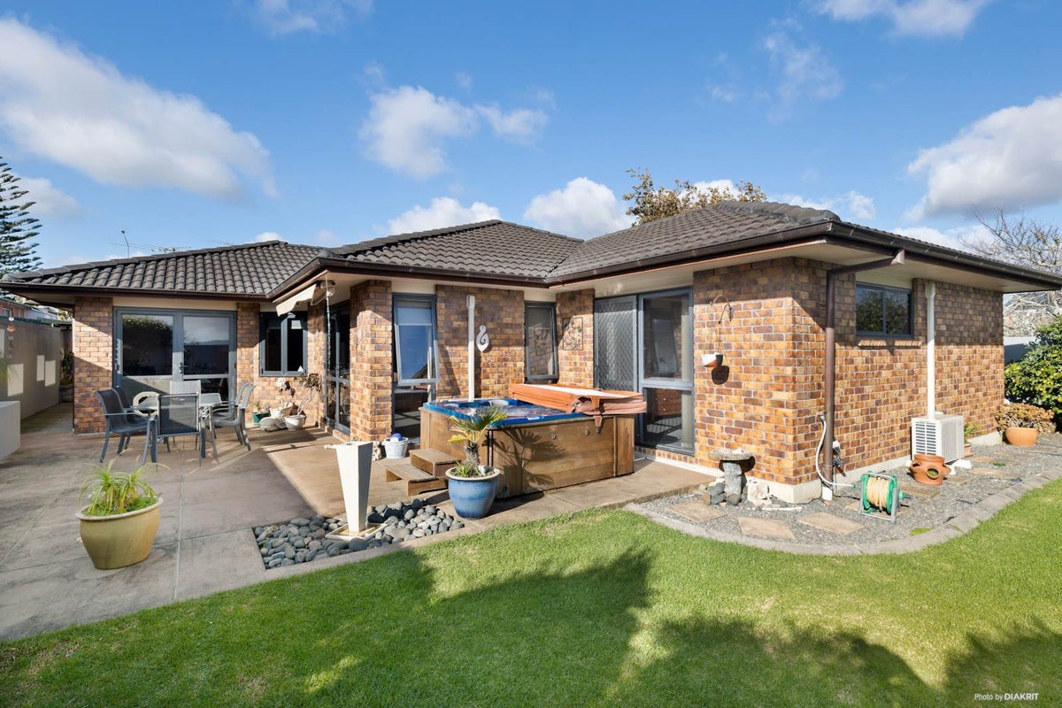 250A Te Atatu Road, Te Atatu South, Auckland - Carousel 1