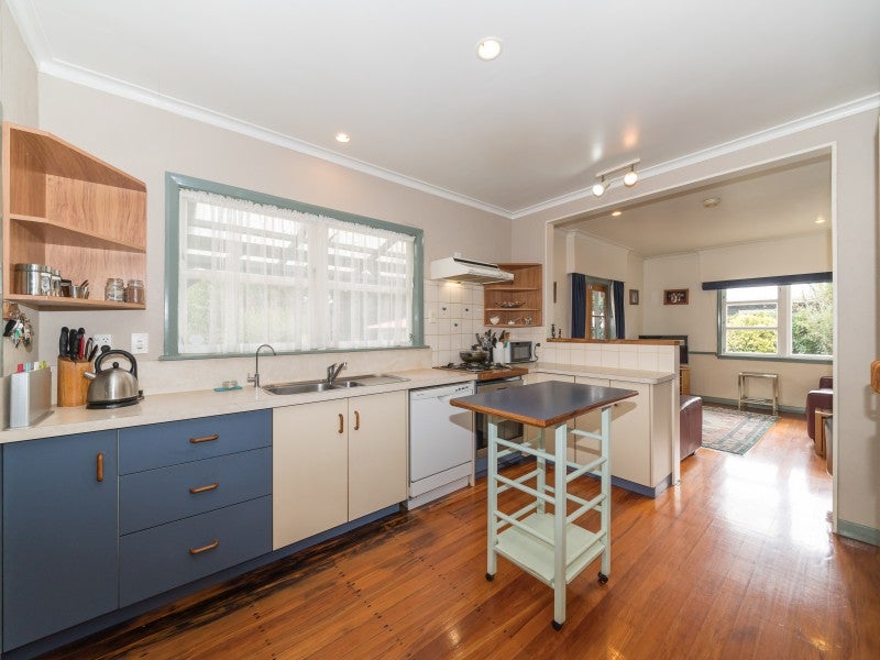 38 Summerhill Drive, Fitzherbert, Palmerston North - Carousel 2