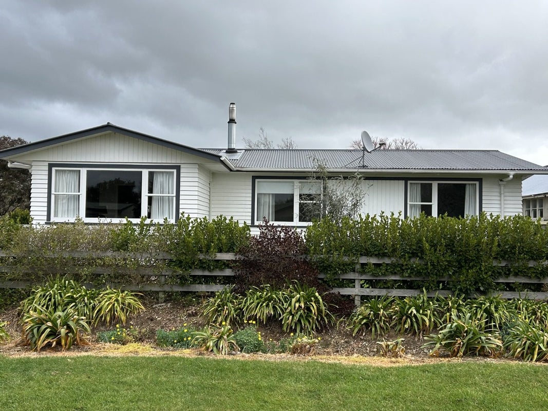 22 Pitt Street, Pahiatua - Carousel 1