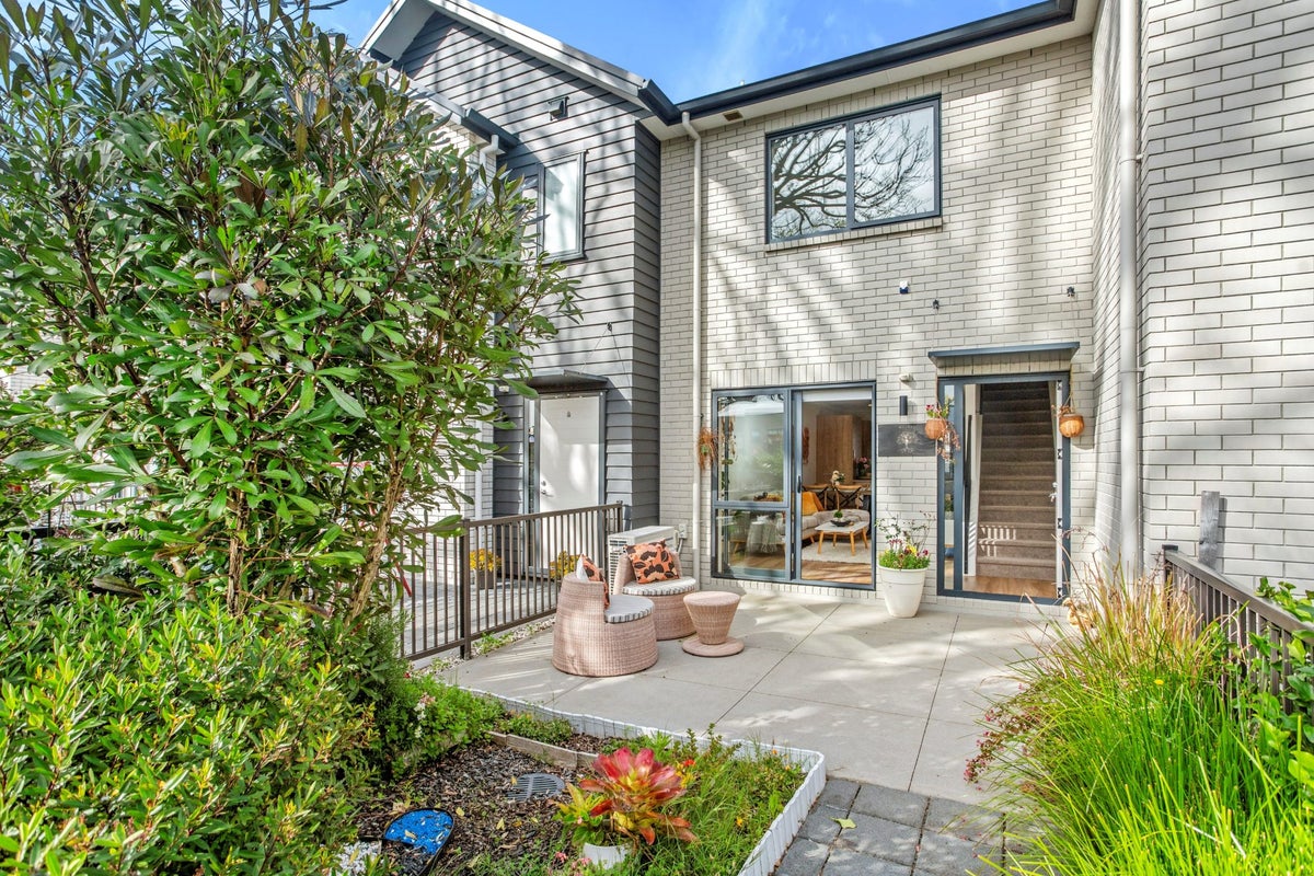 20 Nganui Avenue, Conifer Grove, Auckland - Carousel 1