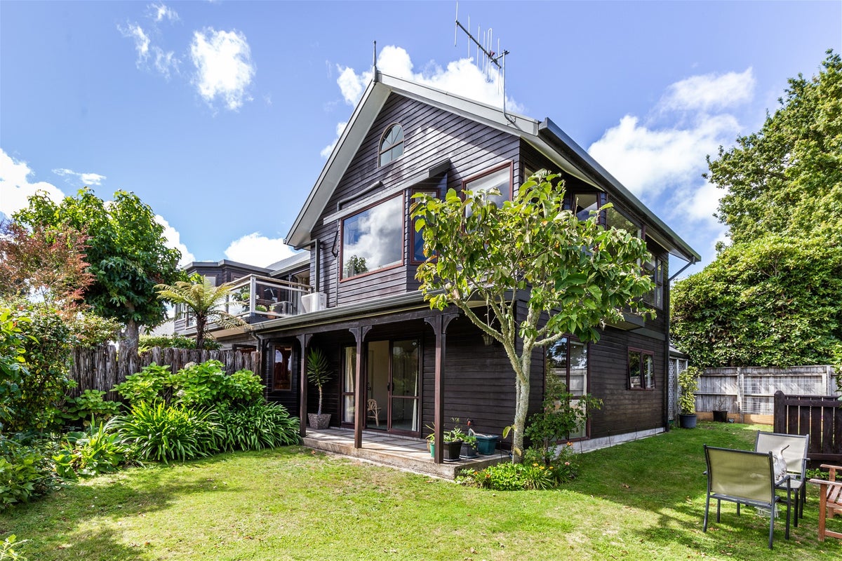83 Rainbow Drive, Rainbow Point, Taupo - Carousel 1