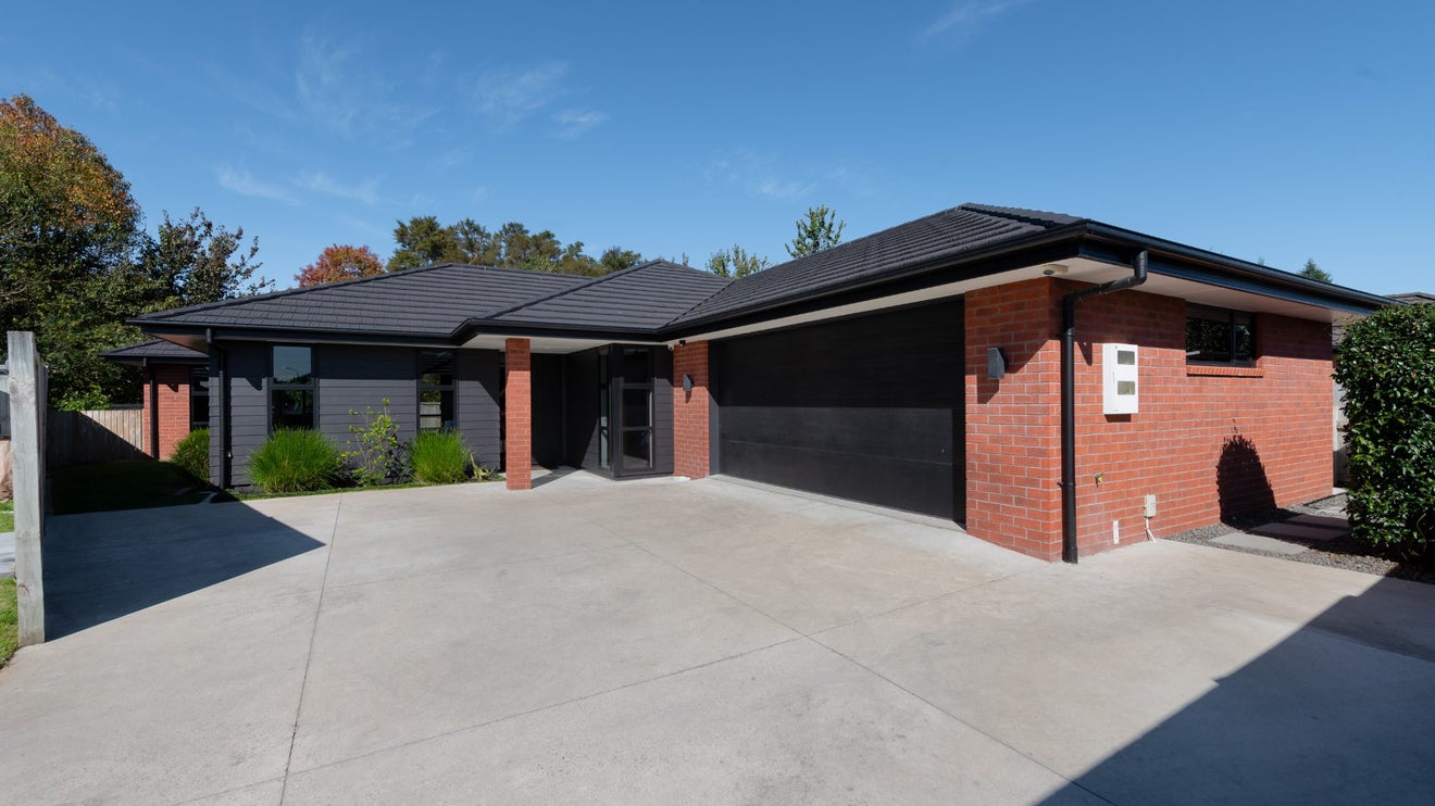 279 Dixon Road, Fitzroy, Hamilton - Carousel 1