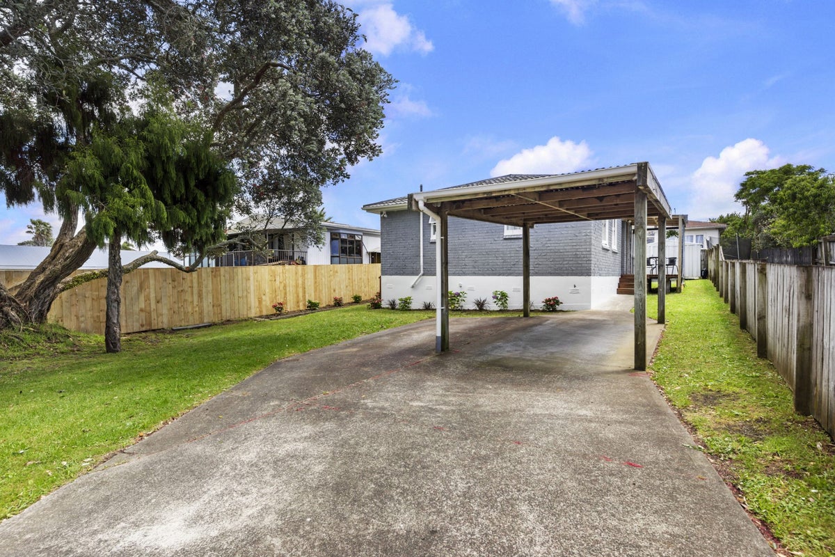 15 McInnes Road, Weymouth, Auckland - Carousel 2