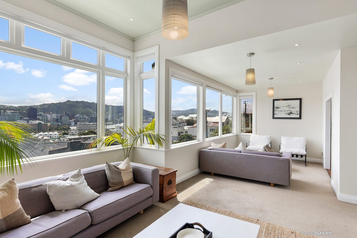 16 Earls Terrace, Mount Victoria, Wellington - Carousel 1