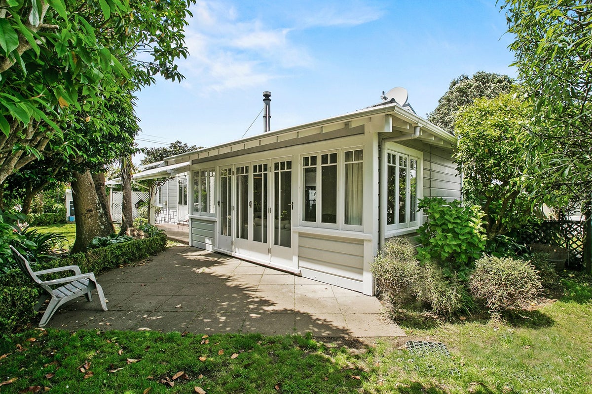 24 Stoke Street, Westown, New Plymouth - Carousel 2