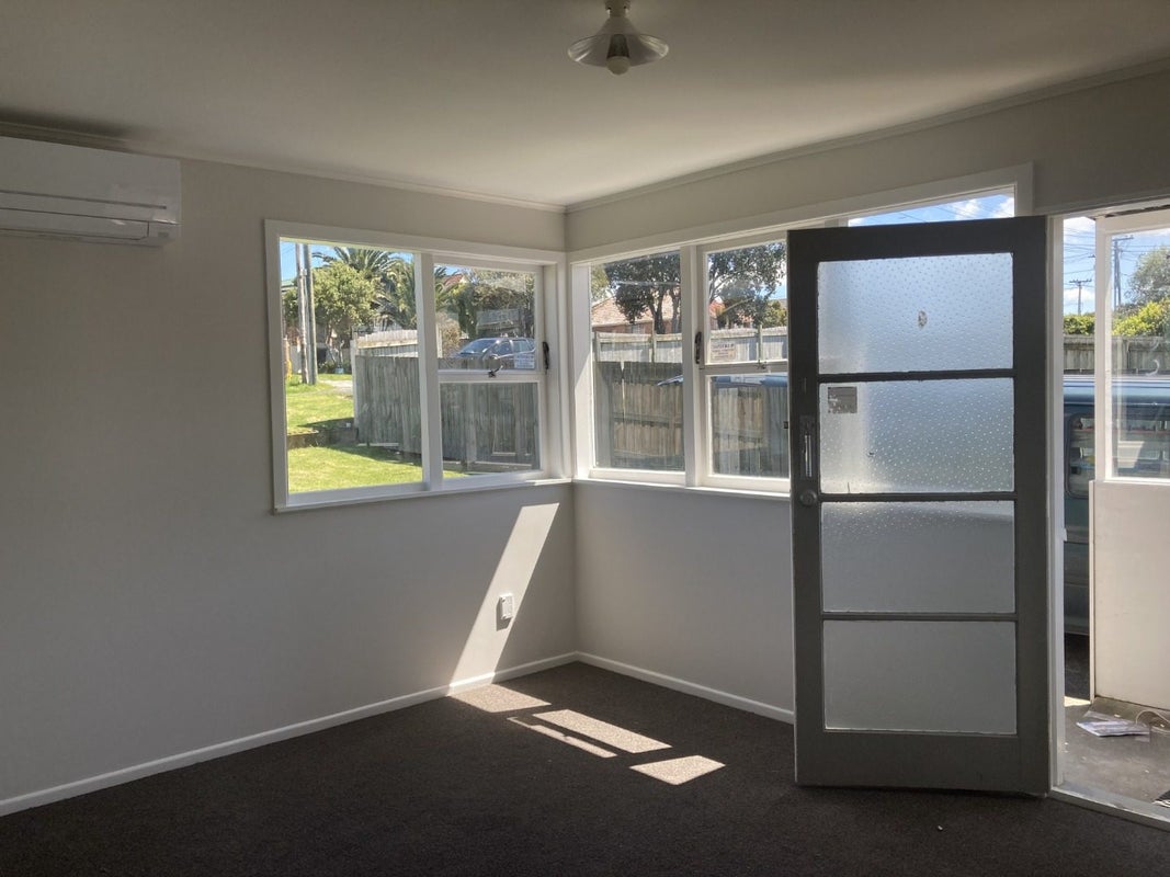 15 Stamford Park Road, Mount Roskill, Auckland - Carousel 2
