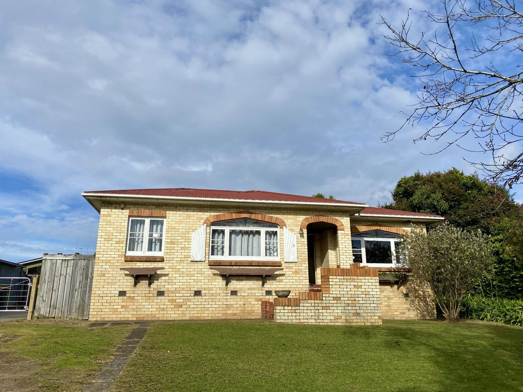5 Kahikatea Drive, Melville, Hamilton - Carousel 1