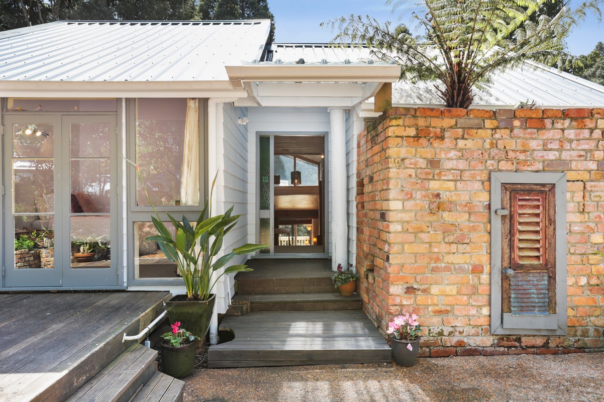 12 Brownie Road, Laingholm, Auckland - Carousel 2