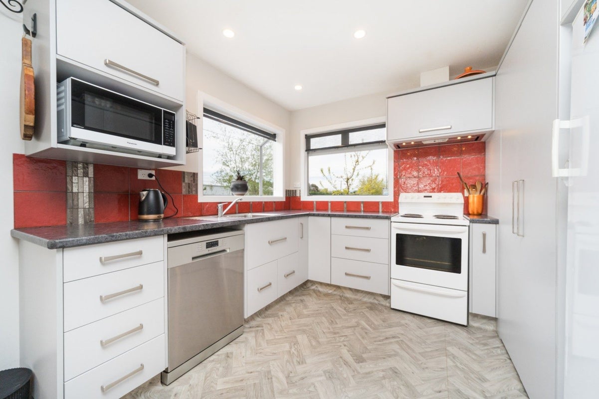 32 Pioneer Highway, Awapuni, Palmerston North - Carousel 2