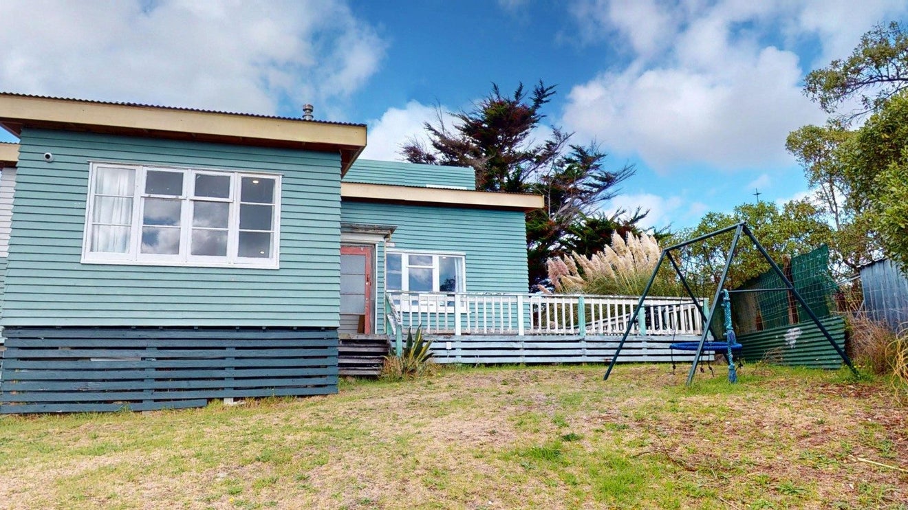 12 Barclay Grove, Hokio Beach, Levin - Carousel 1