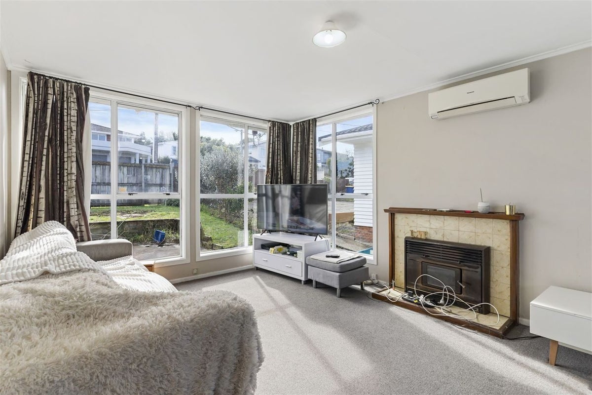 1/22 Edgeworth Road, Glenfield, Auckland - Carousel 2