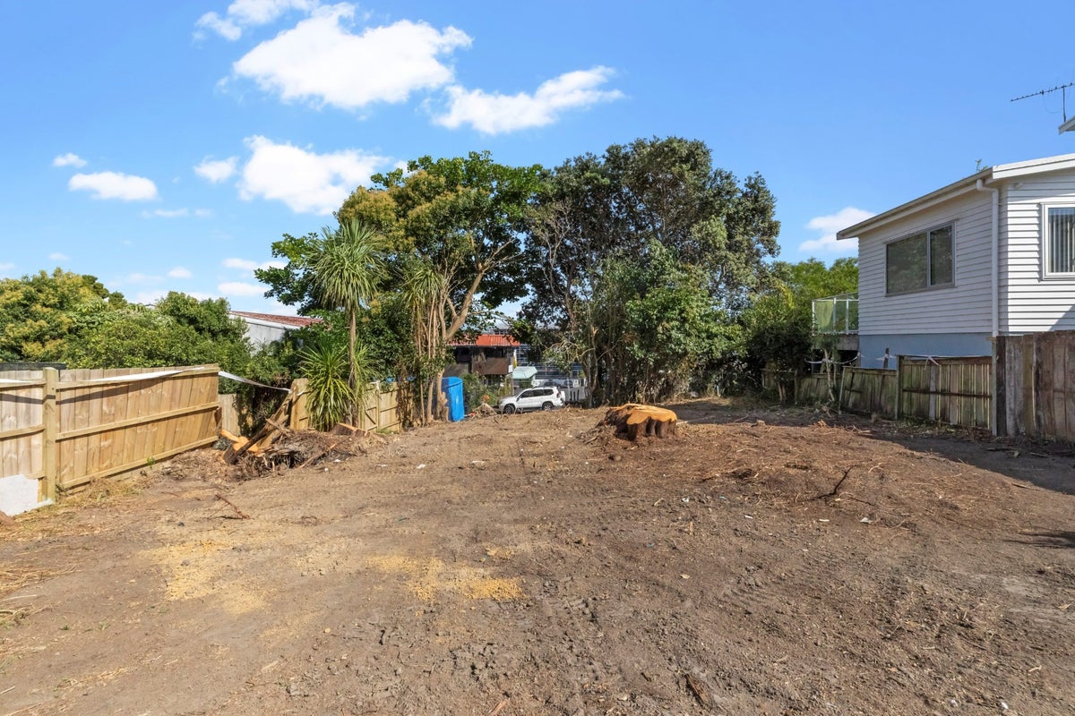 1/8 Westward Hollow, GLEN EDEN, AUCKLAND - Carousel 2
