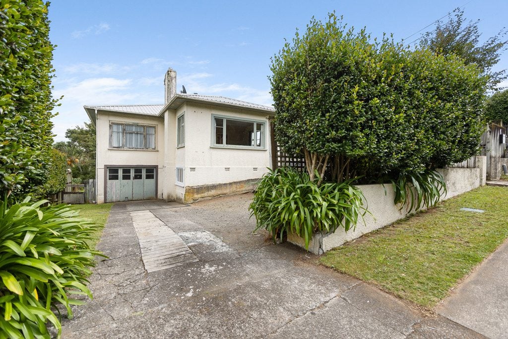 6 Awanui Street, Merrilands, New Plymouth - Carousel 1