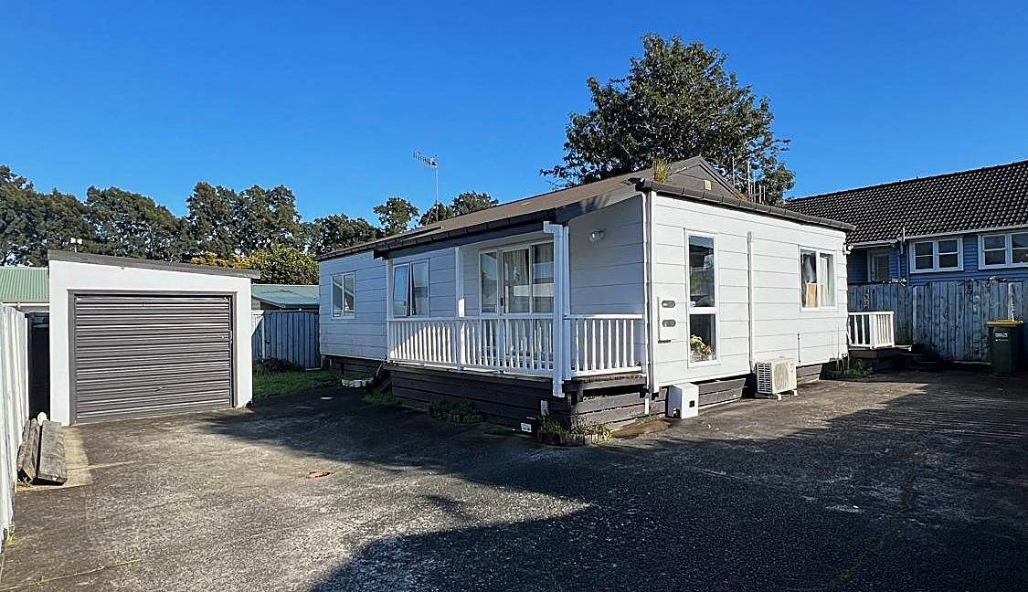 24C Huia Avenue, Forest Lake, Hamilton  - Carousel 1