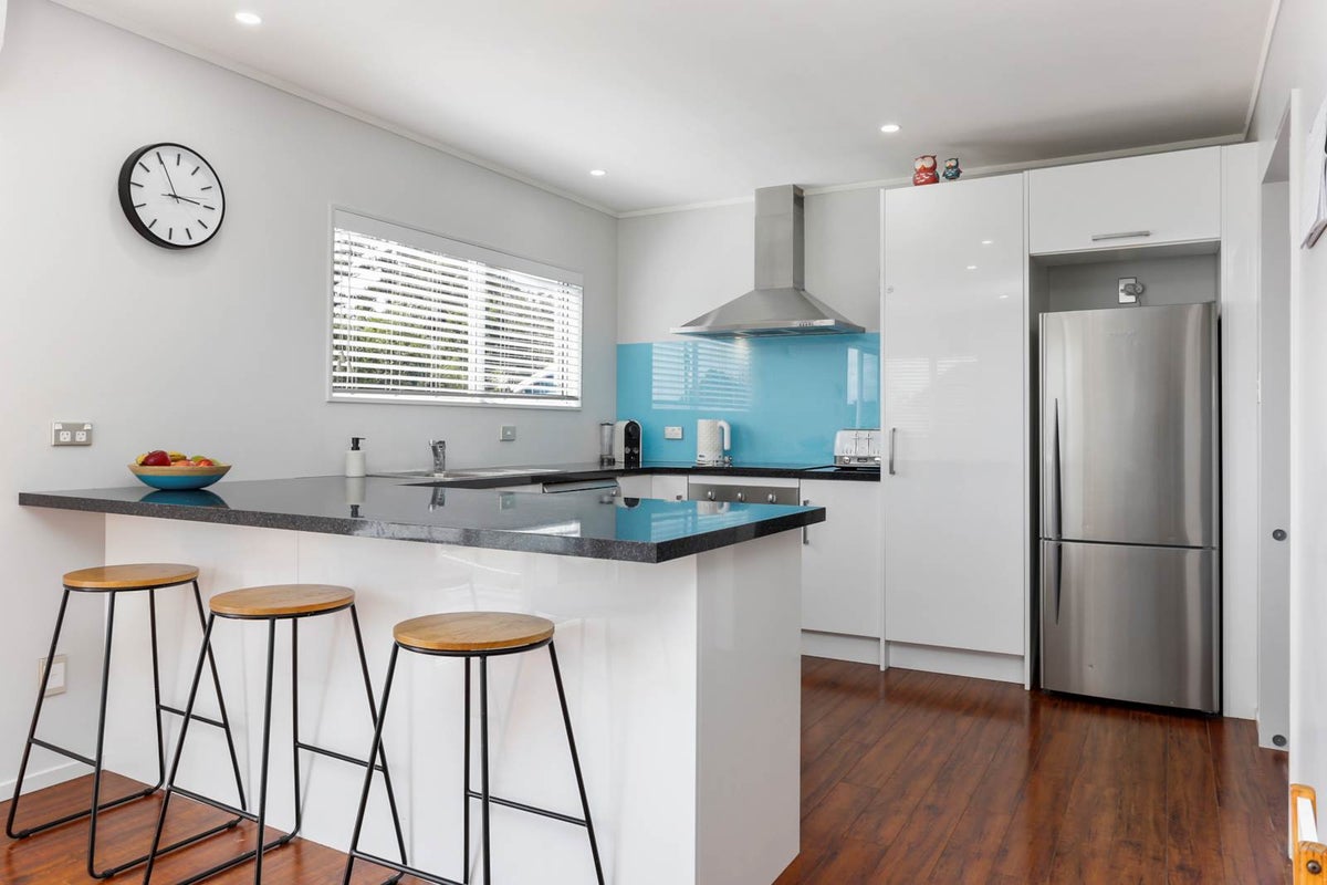 2/21 Union Road, Howick, Auckland - Carousel 1