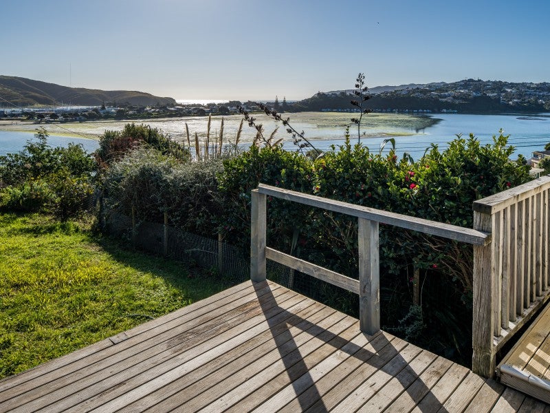 15 Paekakariki Hill Road, Pauatahanui, Porirua - Carousel 1