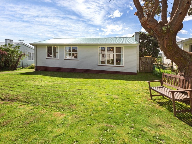 18 Waiuta Street, Titahi Bay, Porirua - Carousel 1