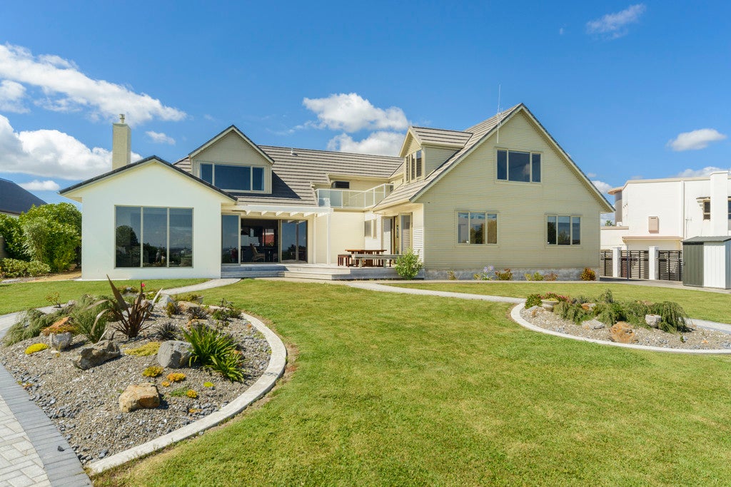 27 The Strand, Fitzherbert, Palmerston North - Carousel 1