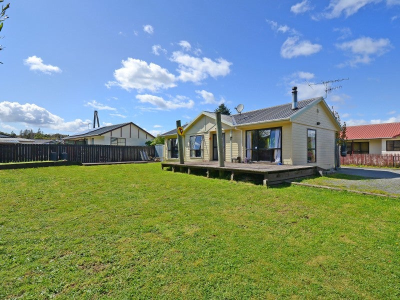 41 Delaware Grove, Totara Park, Upper Hutt - Carousel 16