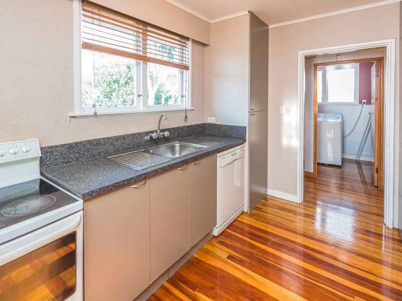 2 Camellia Avenue, Aramoho, Whanganui - Carousel 2