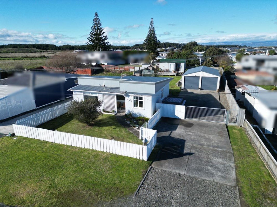 5 Huia Street, Foxton Beach, Foxton - Carousel 1