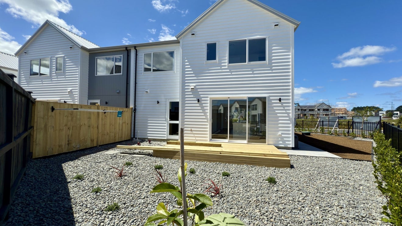 15 Resnik Crescent, Kumeu, Kumeu - Carousel 1