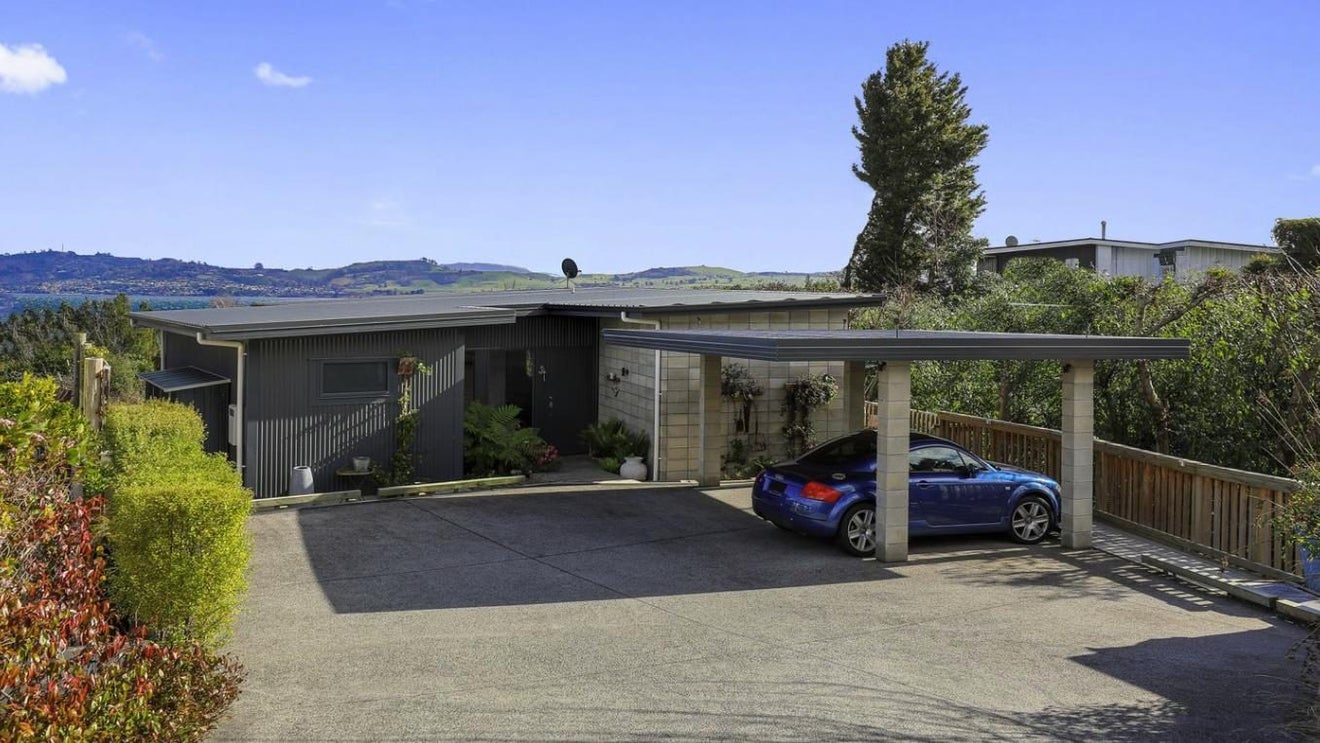 2/15 Boundary Road, Waipahihi, Taupo - Carousel 1