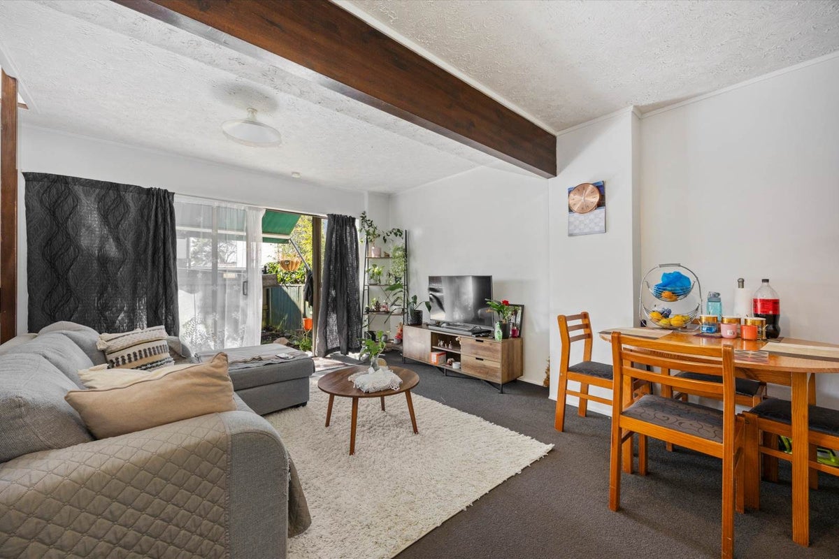 8/5 Koromiko Street, New Lynn, Auckland - Carousel 2