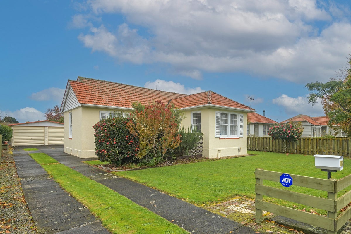 112 Savage Crescent, West End, Palmerston North - Carousel 1