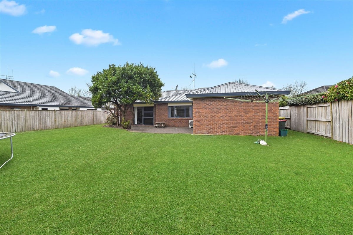 27 Bouverie Crescent, Flagstaff, Hamilton - Carousel 21