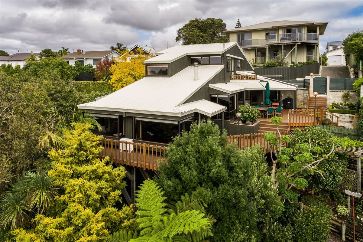 19A Selwyn Road, Hospital Hill, Napier - Carousel 1