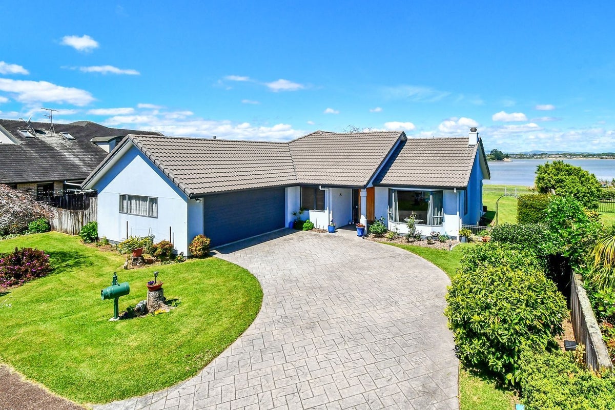 21 Crannich Place, Wattle Downs, Auckland - Carousel 1