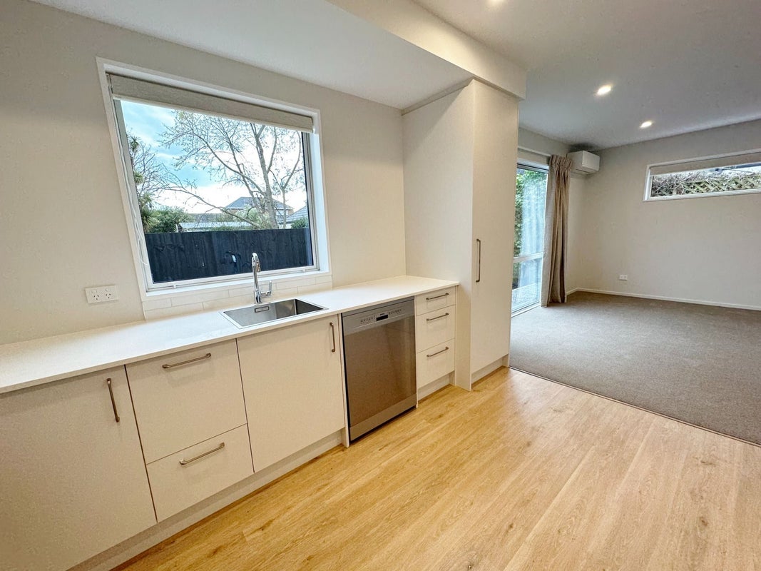 4/27 Radnor Street, St Albans, Christchurch - Carousel 2