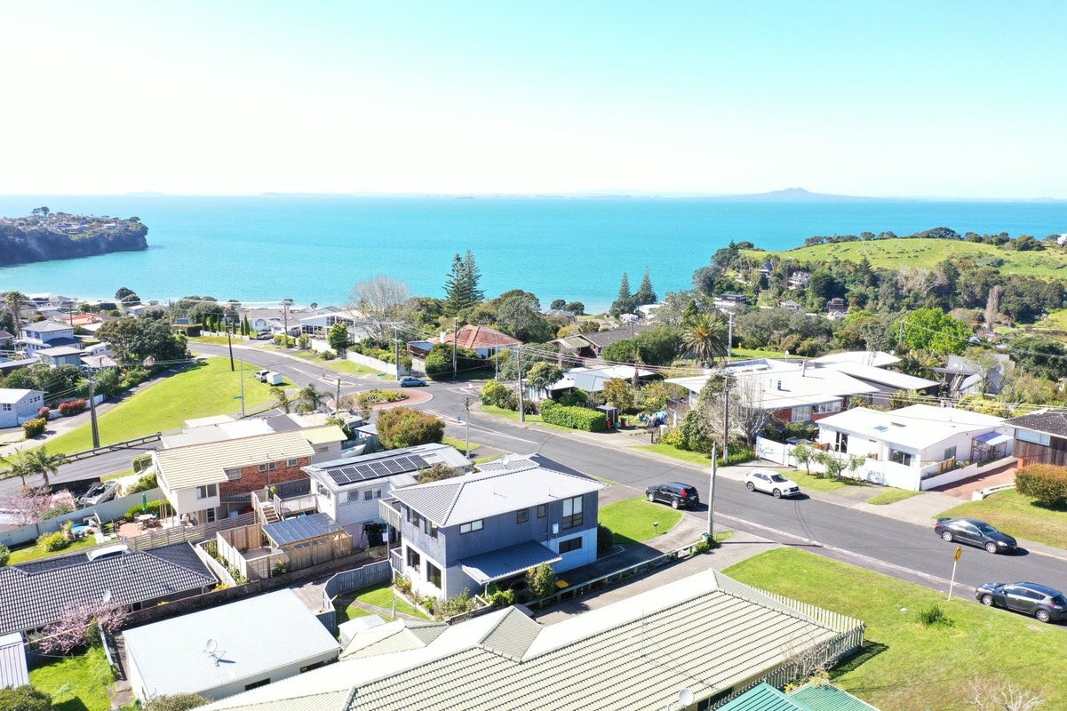 57 Wade River Road, Stanmore Bay, Whangaparaoa - Carousel 1