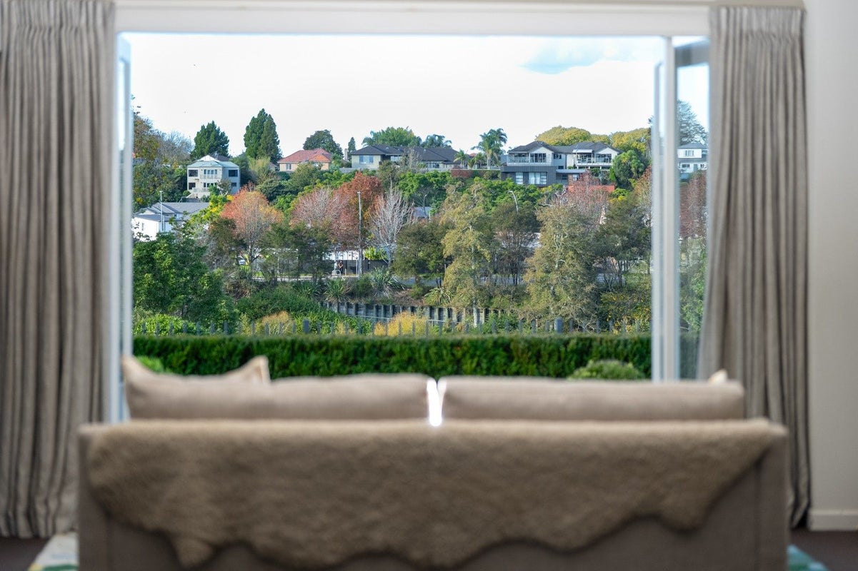 11 Awatere Avenue, Beerescourt, Hamilton, Waikato - Carousel 45