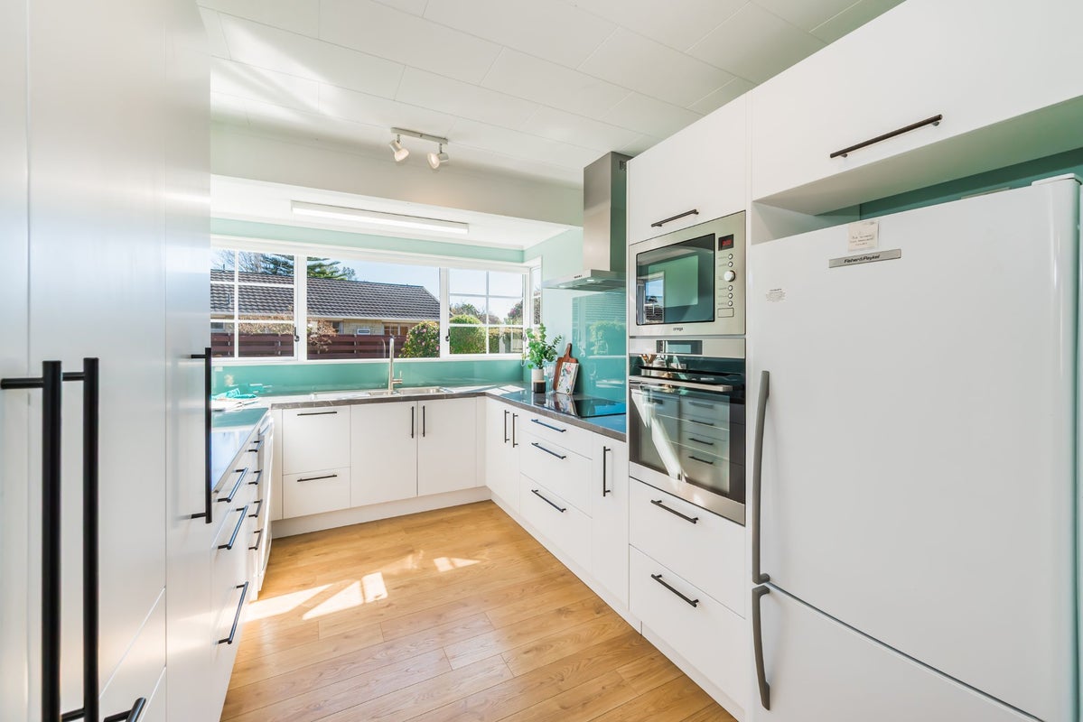 31 Nimmo Avenue West, Waikanae - Carousel 2