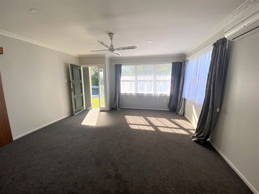 6B Mabian Crescent, Deanwell, Hamilton - Carousel 2