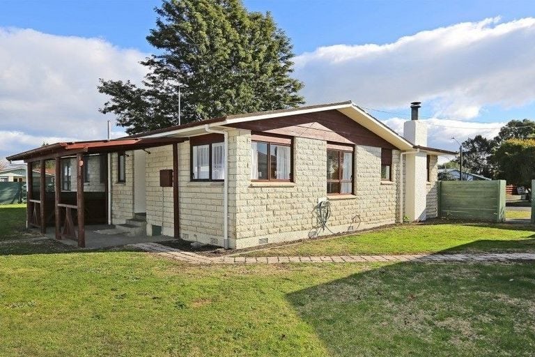 25 Amundsen Avenue, Flaxmere, Hastings - Carousel 2