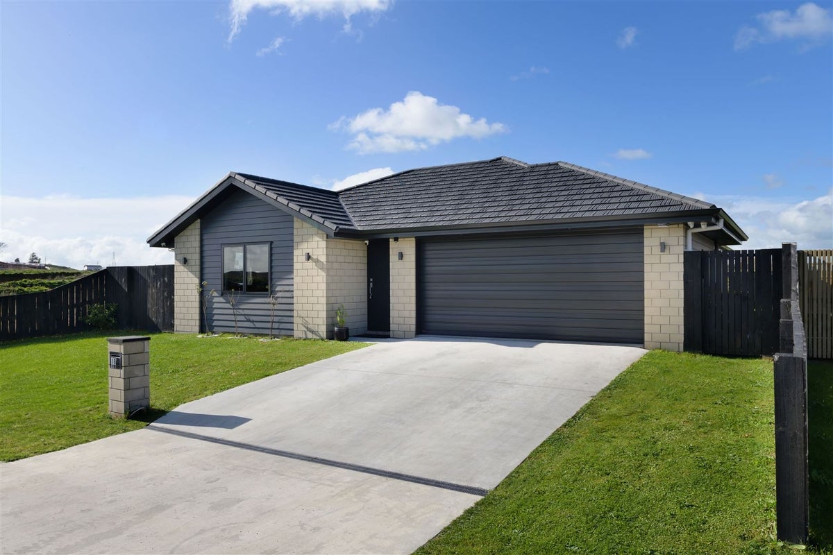 18 Kimbolton Street, Rototuna North, Hamilton - Carousel 1