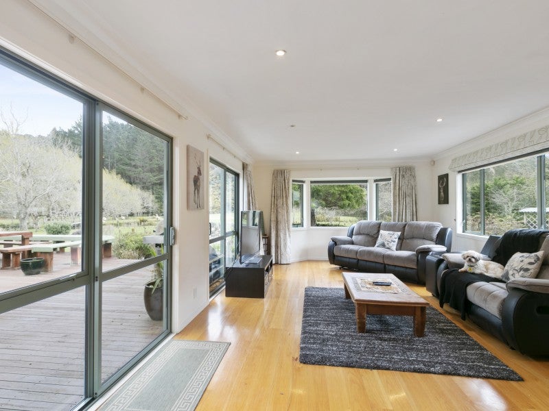393 Moores Valley Road, Wainuiomata, Lower Hutt - Carousel 2
