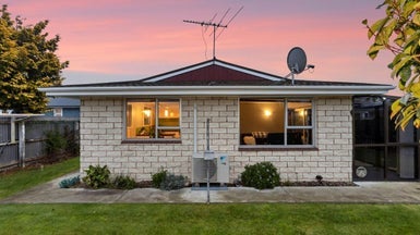 2/122 Cavendish Road, Casebrook, Christchurch - Carousel 1