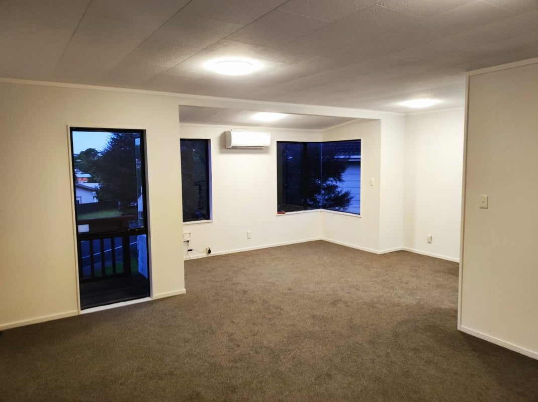 75 Trias Road, Totara Vale, Auckland - Carousel 1