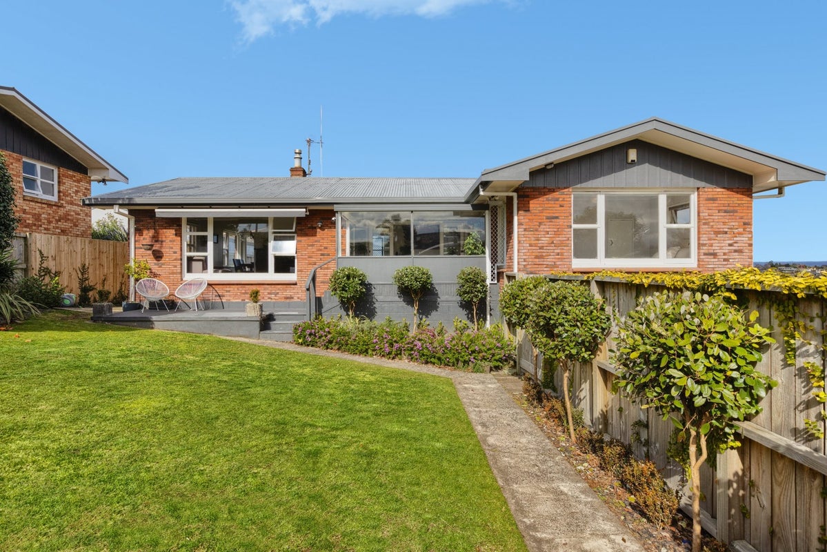 14 Regent Street, Brookfield, Tauranga - Carousel 2