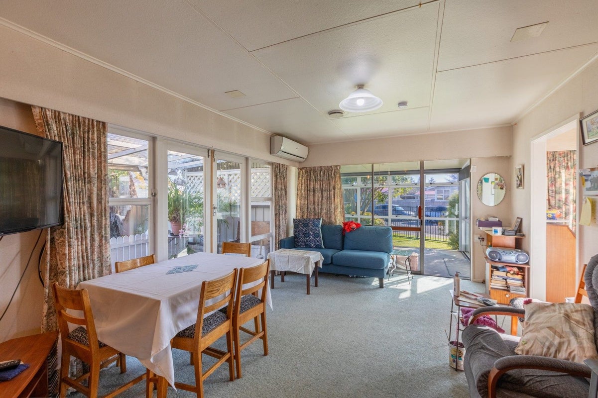549 Lowe Street, Camberley, Hastings - Carousel 2