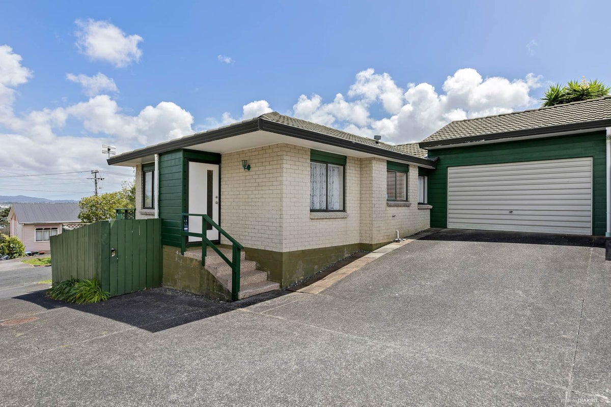 1/56 Roberton Road, Avondale, Auckland - Carousel 1